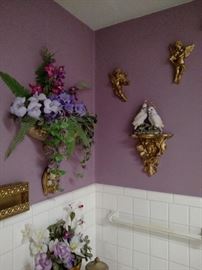 Cherubs and other wall decorations