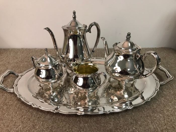 Heirloom Oneida Colonial 5 piece tea set. Silver plated Holloware & Scalloped. Serving platter measures 24" length. All pieces are in excellent condition.