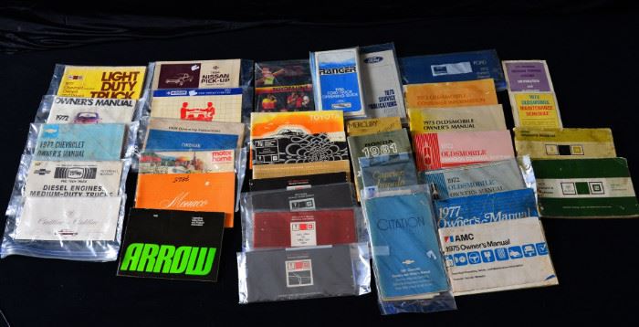 86: Collection Older Car Manuals