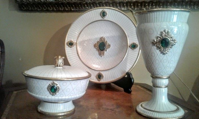 Absolutely gorgeous porcelain trio set with an inner diamond-shape design featuring an "emerald green" synthetic stone.