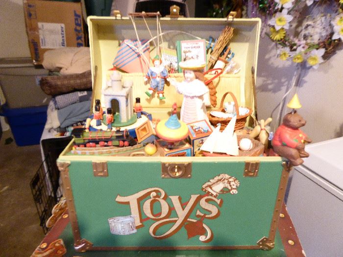 'Chest of Toys' Collectible Musicbox