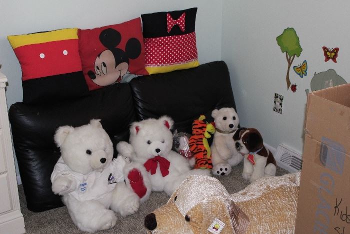 children's toys, and Mickey and Minnie decor
