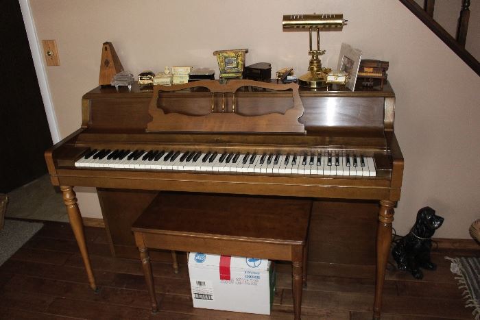 Wurlitzer upright Piano. Beautiful condition priced to sell. 