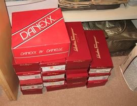 Fifteen pair of Ferragamo shoes, size 6 1/2