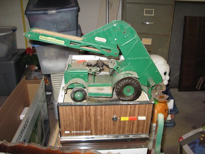 Barber Green Conveyor by Doepke Model Toy Company 