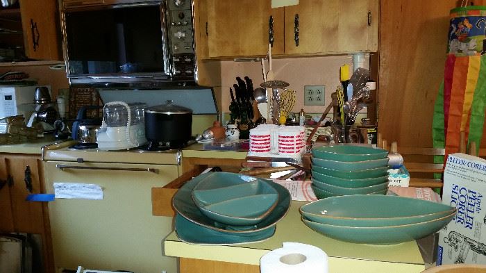 Kitchen items, bakeware, small appliances