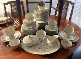 Harmony House Fine China, "Linda" Pattern