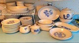 Vintage Pfaltzgraff Primitive Style Stoneware