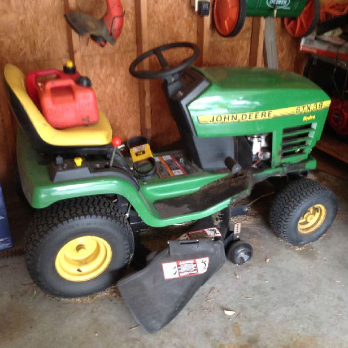 John Deere - STX38 Hydro lawn tractor - $ 550.00