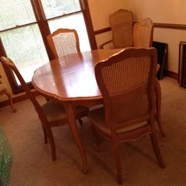 Dining Table / 6 Chairs - $ 280.00