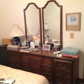 Dresser / 2 Mirrors $ 260.00