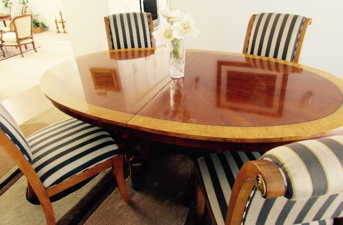 EXQUISITE DINING ROOM TABLE AND CHAIRS
