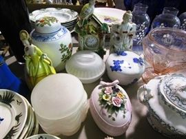 Powder jars, trinket boxes, figurines