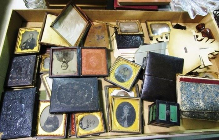 Box lot of picture wallets
