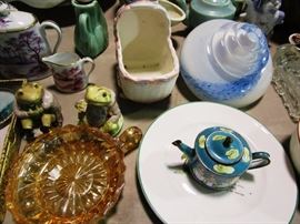 Art glass - seashell shape, amber glass