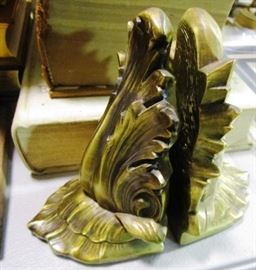 Corinthian style bookends