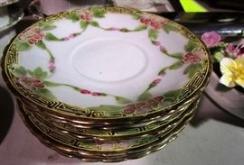 Elegant saucers