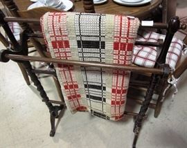 Quilt rack and coverlette