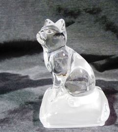 Glass cat paperweight