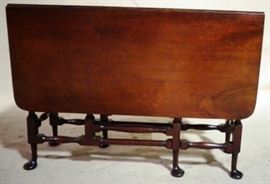 Period 1800s spoon leg table
