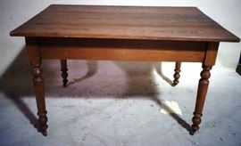 Turned leg farm table
