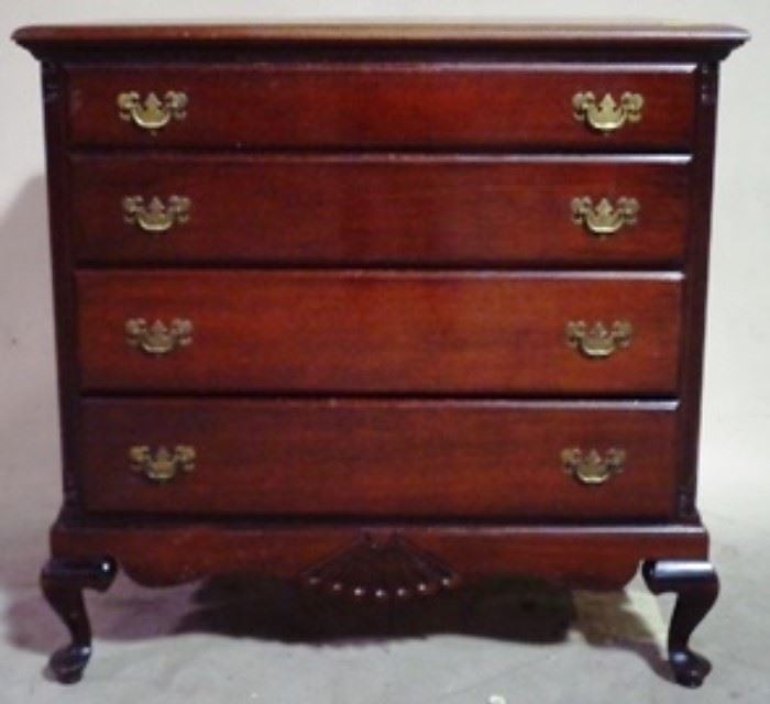 Queen Anne 4 drawer chest