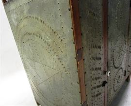 Great detail on original tins