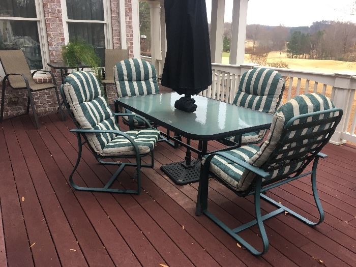 Aluminum patio table with glass top, 4-chairs, cushions and black umbrella 