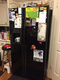 GE Refrigerator 25 cu  ft