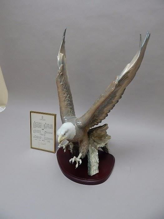 Lladro Eagle "Justice" Retired furgurine