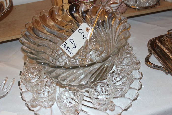 FOSTORIA PUNCH BOWL, WITH 12 PUNCH CUPS, THE PATTERN IS COLONY