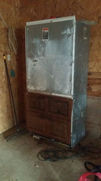 Sub zero fridge.  3ft deep, 2ft2 wide 6ft7 tall,  Works.  Selling early $300