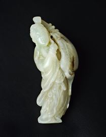 27. JADE CARVED MUSICIAN青白玉仙女雕像Depicting a female musician holding a lute. 
