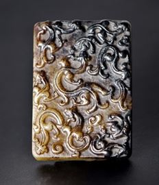 34. DRK JADE QILING PLAQ龍紋玉珮Ranging from an olive green to a dark brown, this hetian jade plaque pendant has been covered in sinuous dragons. H:2 3/4 in W:2 1/2 in 73g
