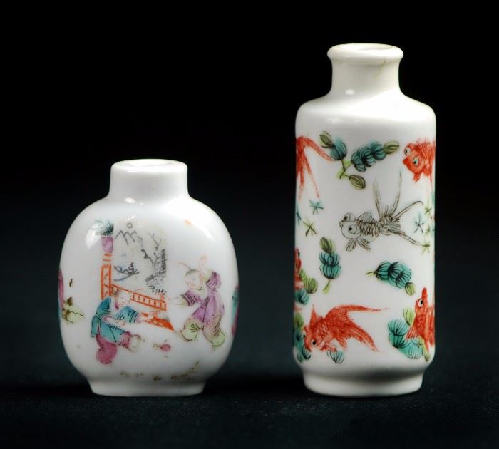 59. PAIR PORCELAIN SNUFF BOTTLES瓷胎戲嬰花魚鼻煙壺一對One cylindrical in shape that has been painted with goldfish, the other flattened ovoid in form and painted with a celebratory figural scene. H:3 in W: 2 3/8 in
H:1 1/4 W: 1 1/2 in