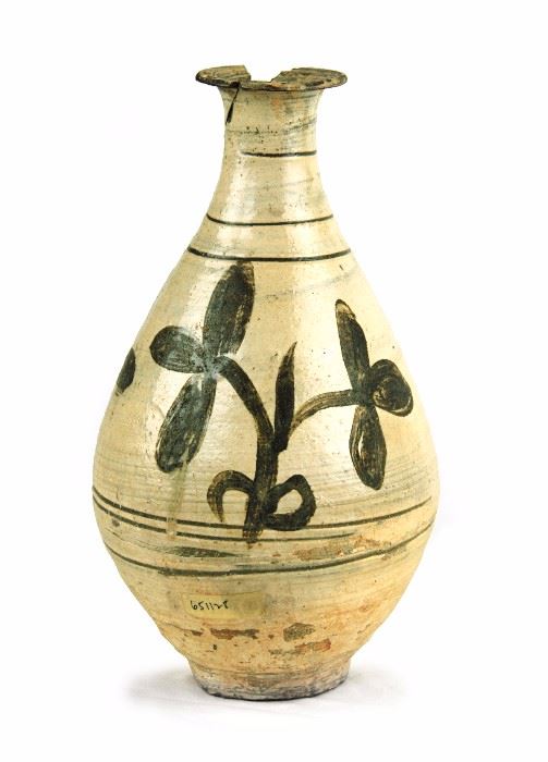 224. JOSEON DYNASTY（1392-1910)  KOREAN CHOSON-STYLE VASE韓國 朝鮮王朝（1392-1910) 粉青沙器鐵繪三葉文瓶Korean Choson-style glazed “meiping” vase ovoid form with flared rim and with white and black slip glaze. H:11in W:6in M:2 1/2in
