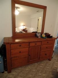 another view of the dresser