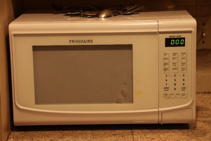 Clean Microwave Oven