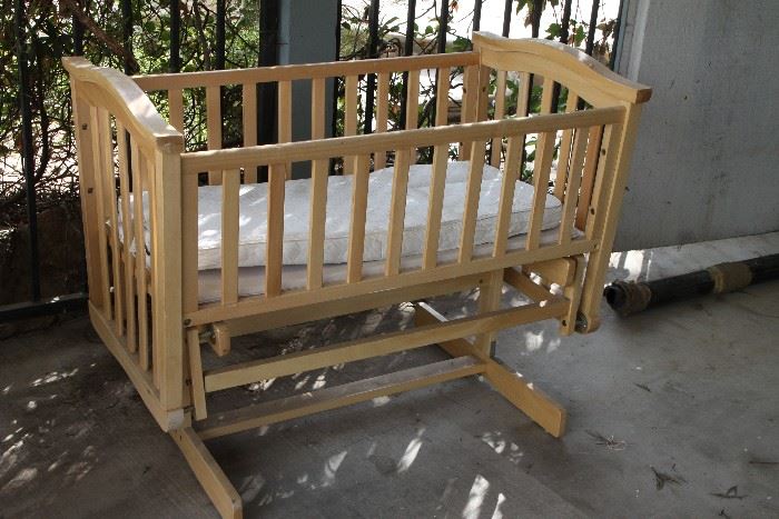 Like-new Baby Crib