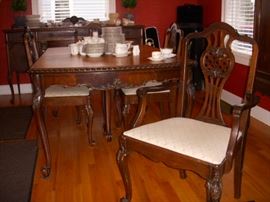 Vintage dining table & 4 chairs.  Comes with additional leaves (custom made, but non-matching....use with table cloth).  Set is Ca. 1920 and is mahogany