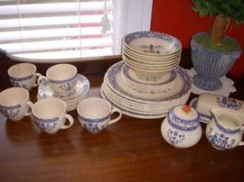 Set of Johnson Brothers dishes