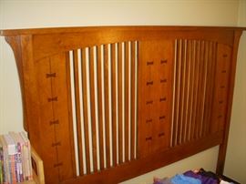 Queen size Arts & Crafts style oak headboard & frame (no mattress or springs)