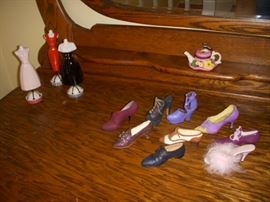 Toy/knickknack shoes & mannequins 
