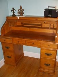 Pine roll-top desk (roll needs some work)