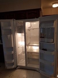 Side by side
Refrigerator