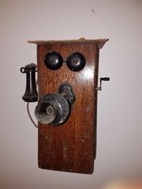 Vintage
Antique
Telephone