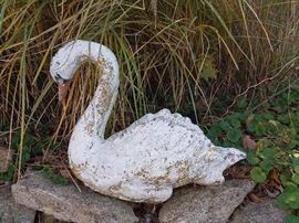 Swan
Outdoor
Concrete
Statue