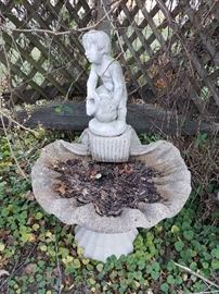 Outdoor
Patio
Concrete
Birdbath
Statue