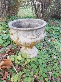Outdoor
Patio
Concrete
Flower pot
Statue