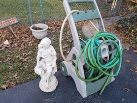 Outdoor
Patio
Yard
Concrete
Statue
Hose reel